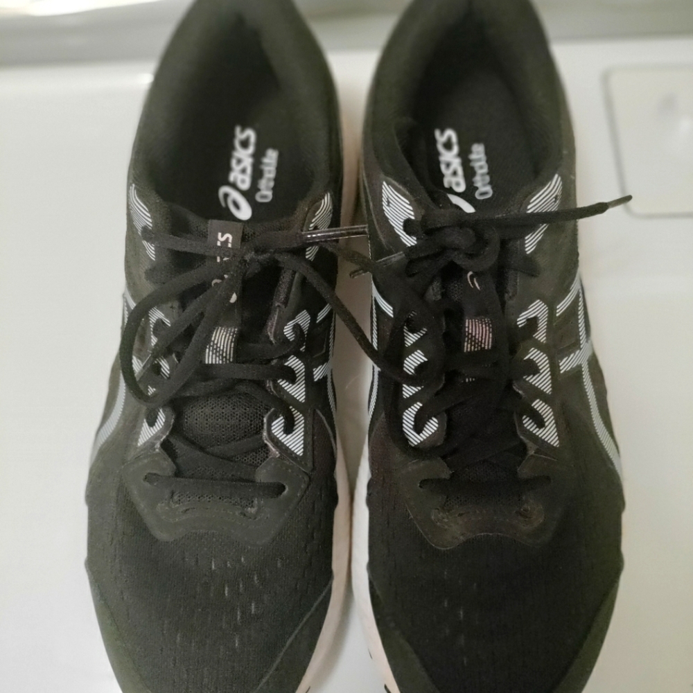 Mens Asics Tennis Shoes sz 11.5